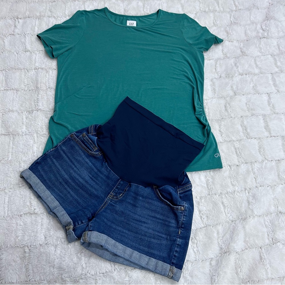 Gap - Maternity GapFit Breathe T-Shirt Size M & Indigo Blue Denim‎ Shorts Size M